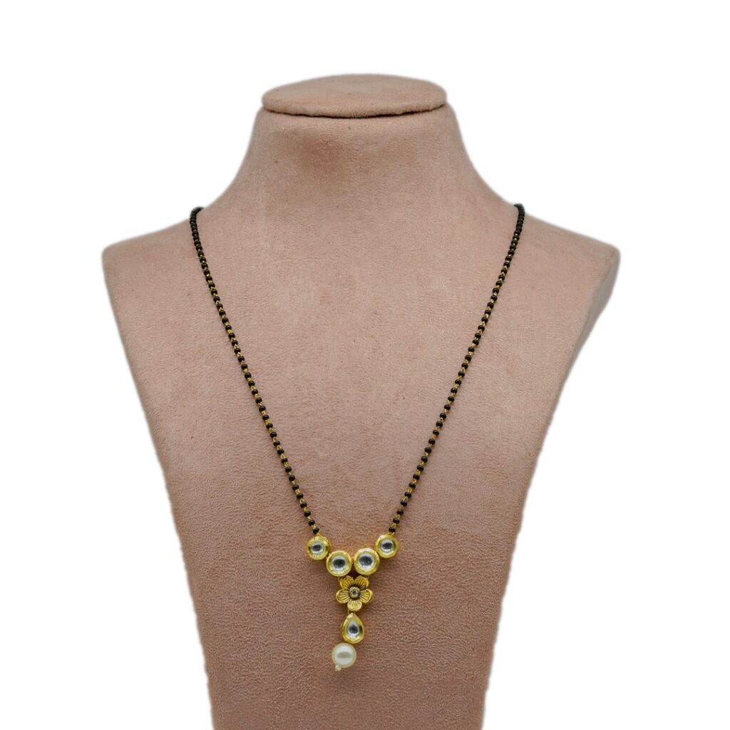 Silvera Silver Ornaments Hub